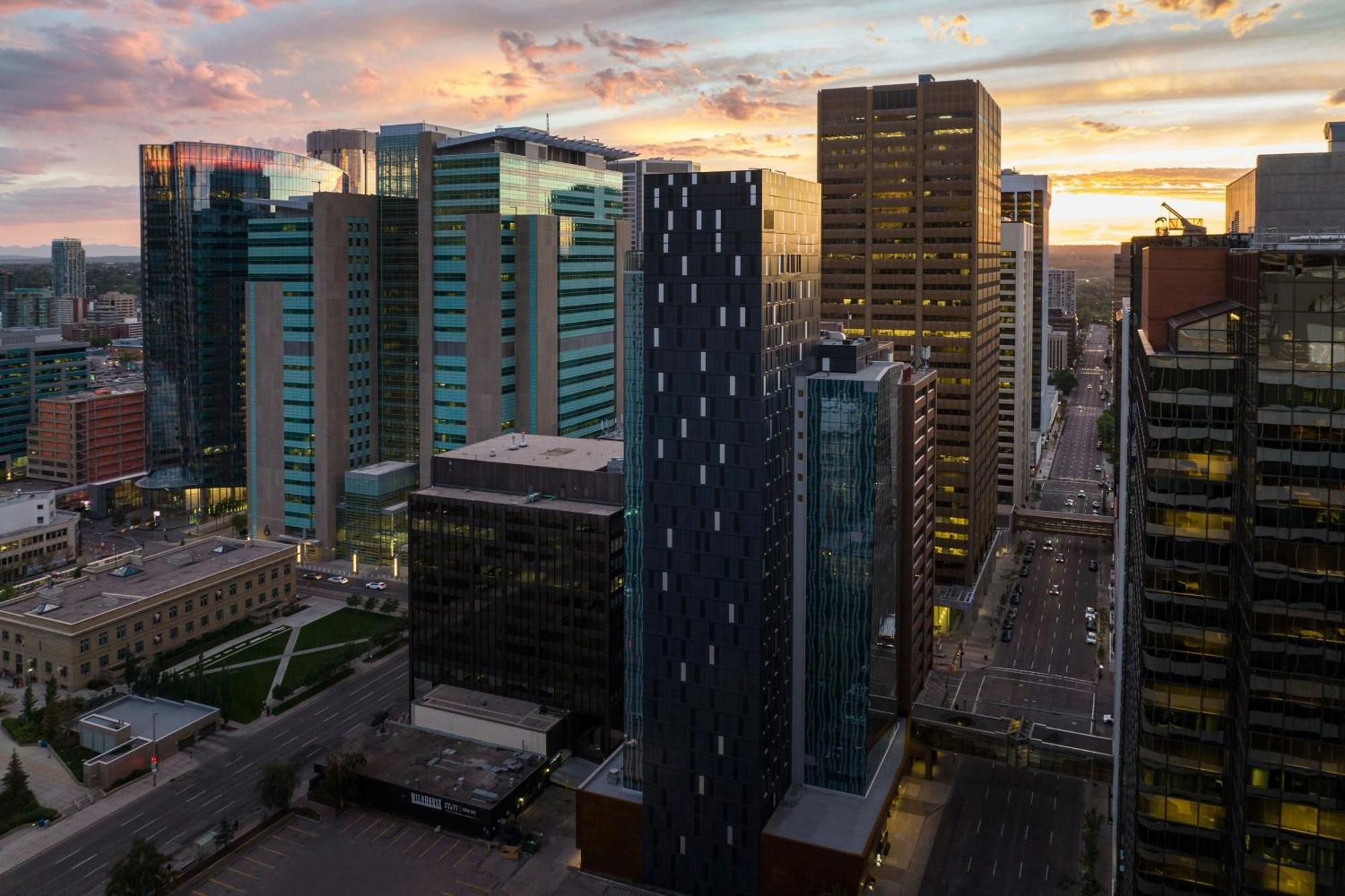 The Dorian, Autograph Collection Hotel YYC Екстериор снимка